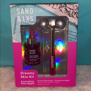 Sand & Sky Dreamy Skin Kit (Serum & Roller)
